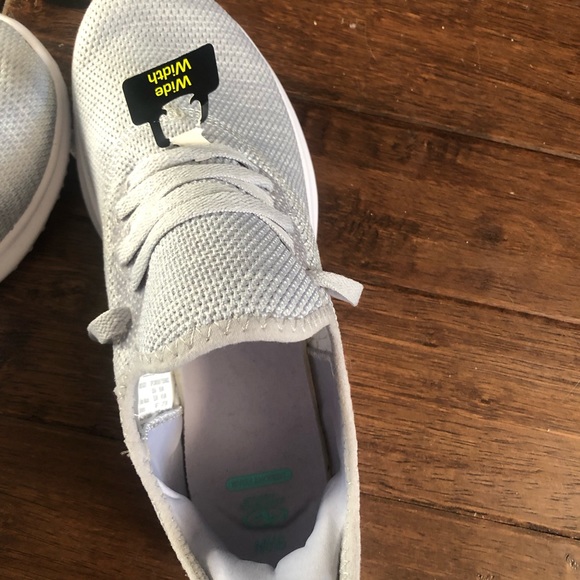 Lovely bright comfy sneakers, new never worn size9.5 wide - Picture 5 of 6